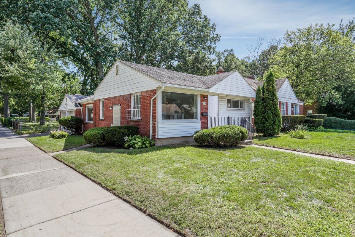 12734 Riverview St - Photo 4 of 27