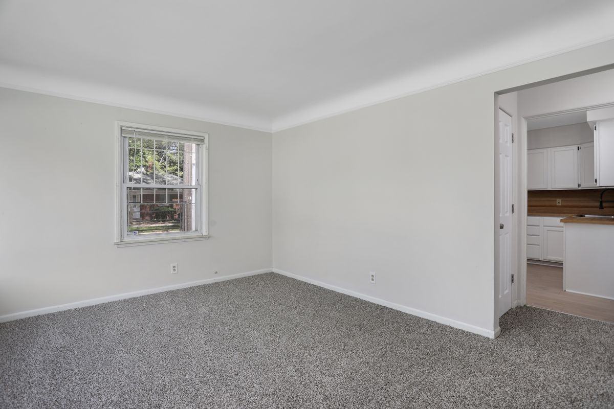 12734 Riverview St - Photo 5 of 27