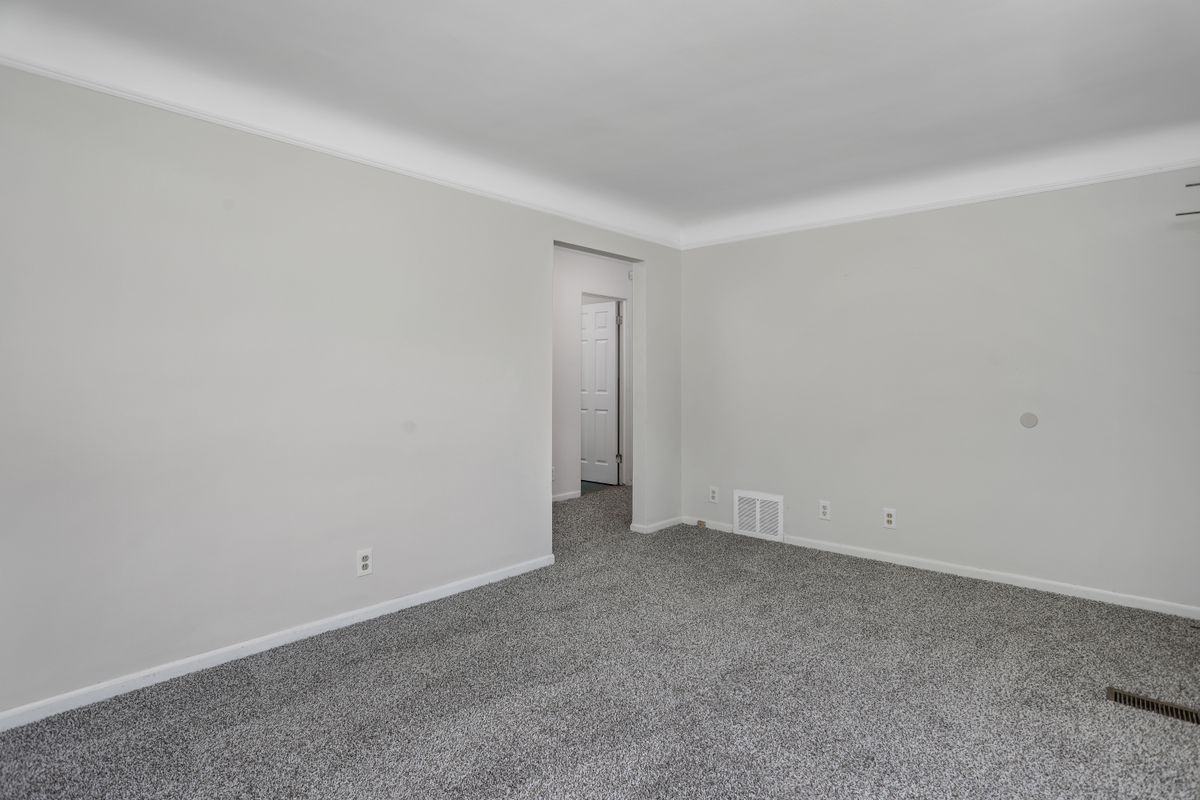 12734 Riverview St - Photo 6 of 27