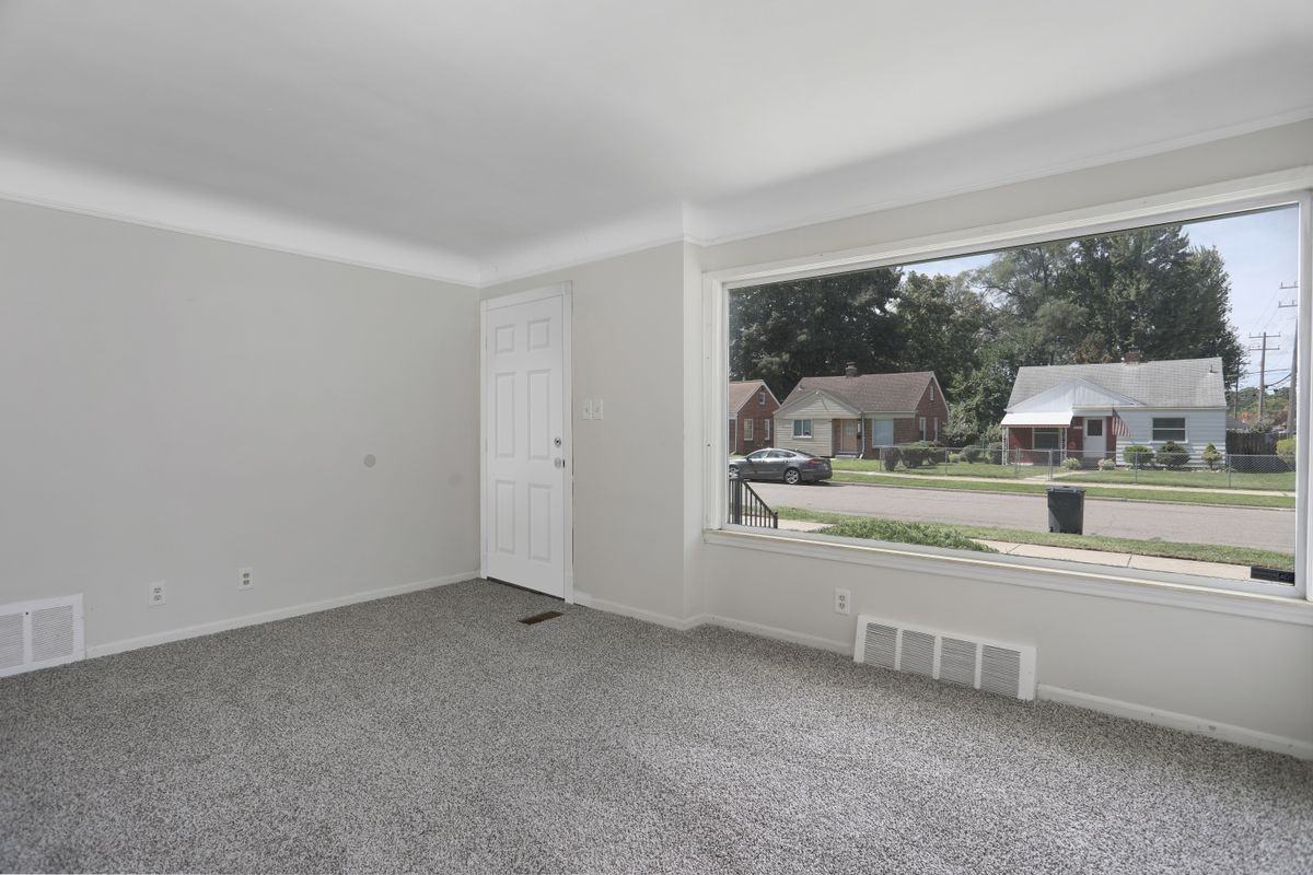 12734 Riverview St - Photo 7 of 27