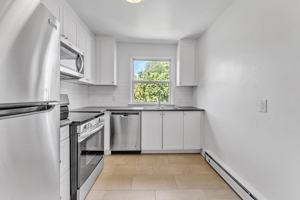 featured image of 401 389-401 Yonge Street