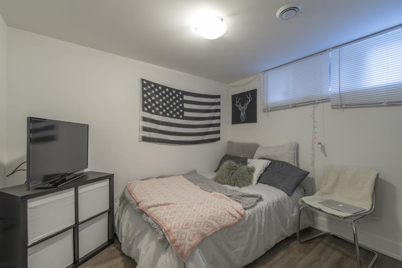 858 Bronson Ave #B - Photo 2 of 20