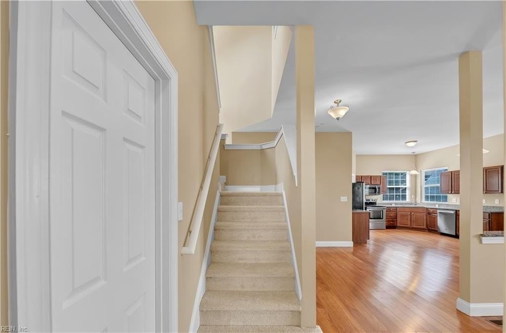 4418 John St - Photo 7 of 50