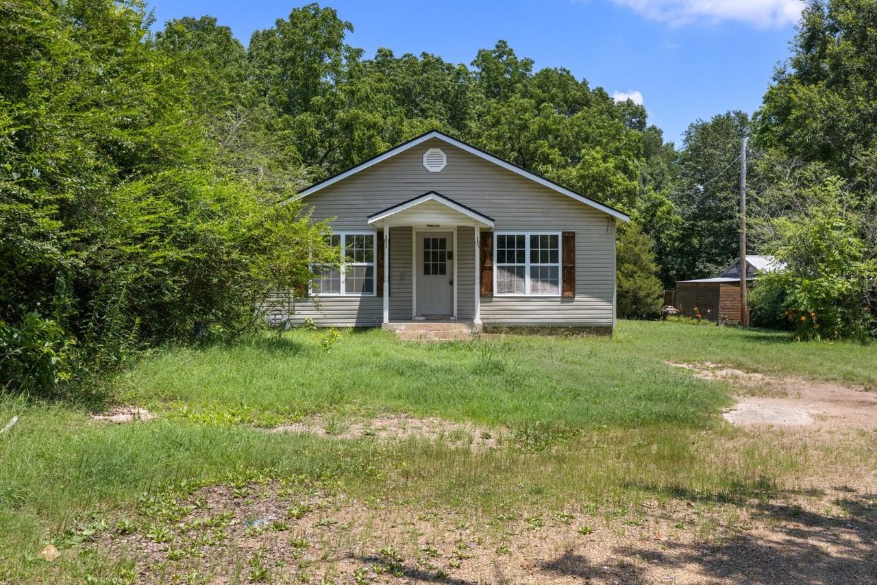 1610 Old Waynesboro Hwy - Photo 2 of 20