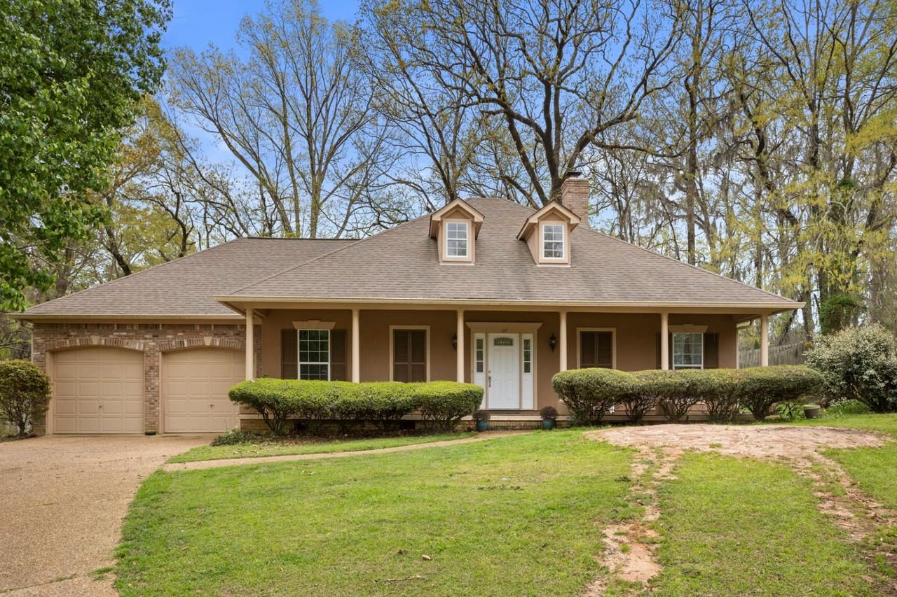 107 Newport Cir - Photo 2 of 2