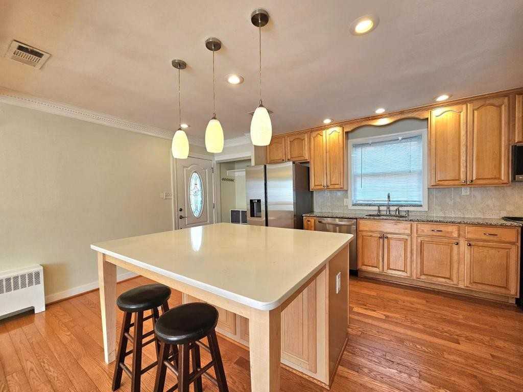 3109 Mosby St - Photo 3 of 27