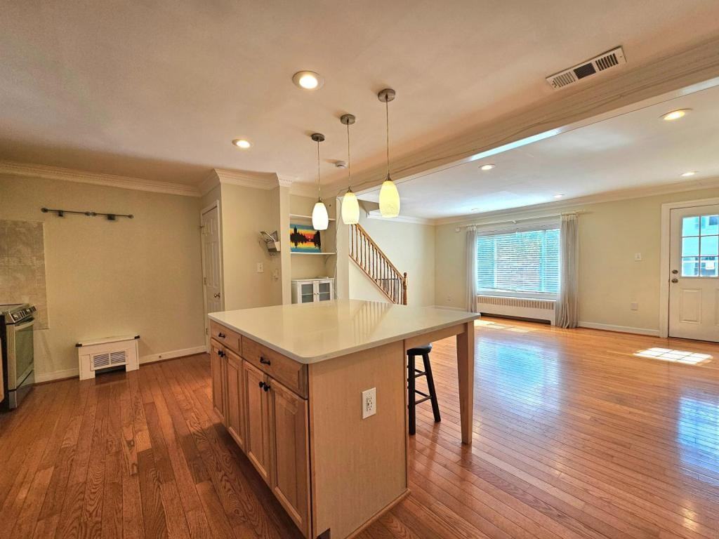 3109 Mosby St - Photo 4 of 27
