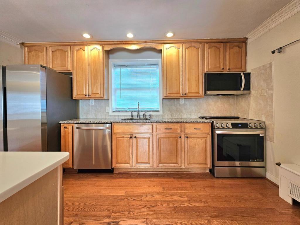 3109 Mosby St - Photo 6 of 27