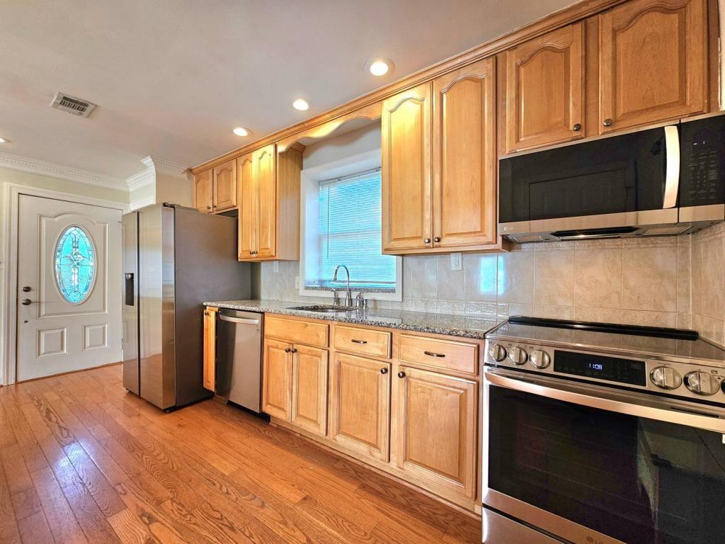 3109 Mosby St - Photo 7 of 27