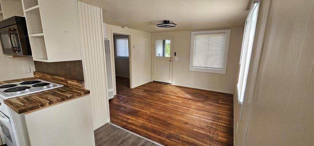 1641 Bishop Rd Sw - Photo 2 of 4
