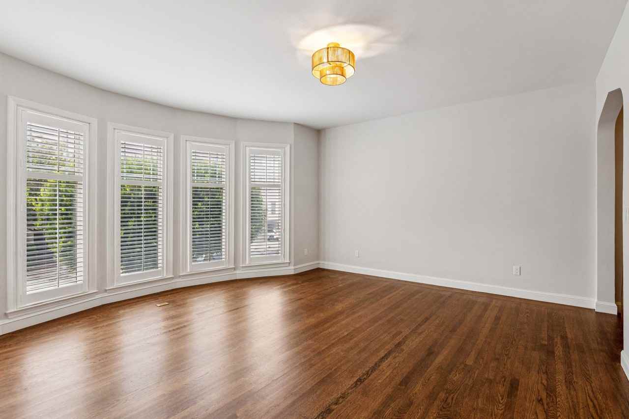 3342 Broderick St - Photo 2 of 32