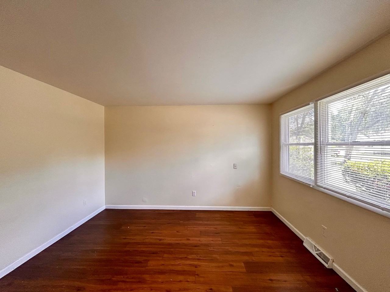 1765 Huizenga St - Photo 3 of 19