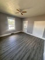 2432 E North Grand Ave - Photo 1 of 1