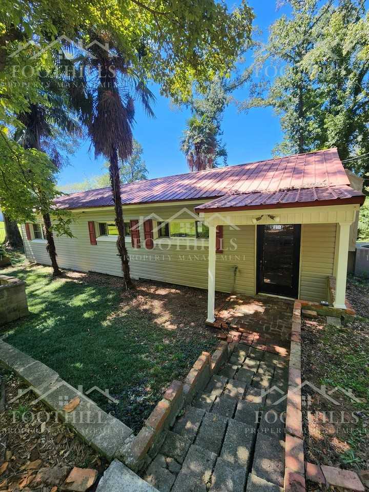 1201 Shirley Dr - Photo 2 of 19
