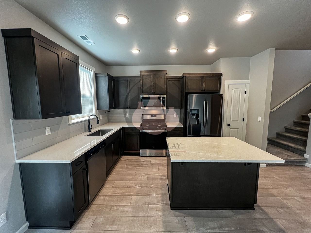 1537 Se Barberry Ave - Photo 2 of 20