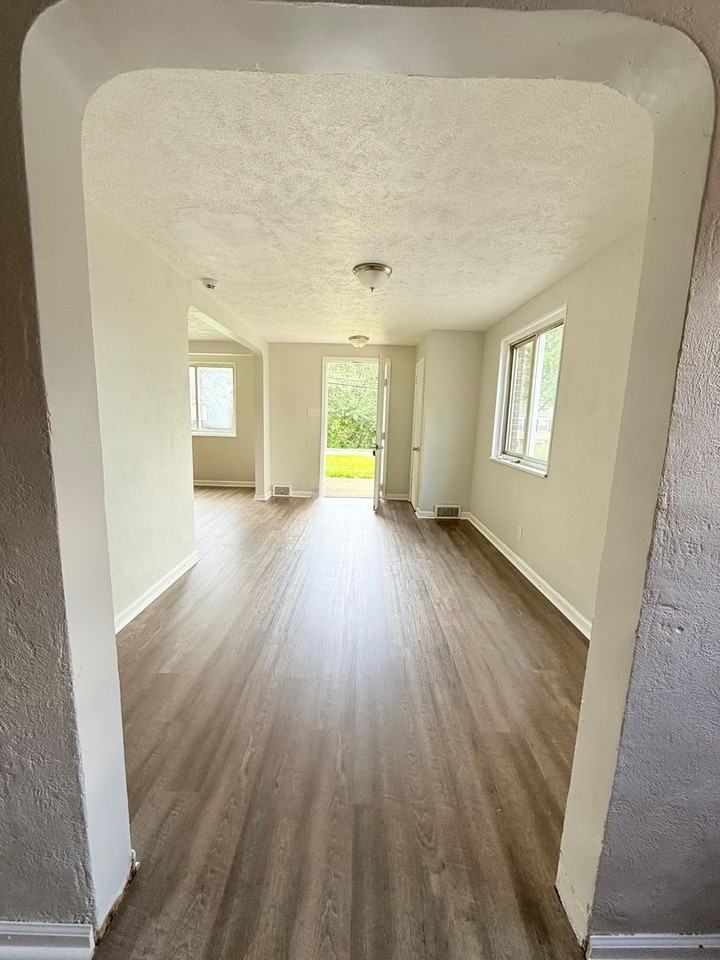 223 Wilson Drive - Photo 2 of 21