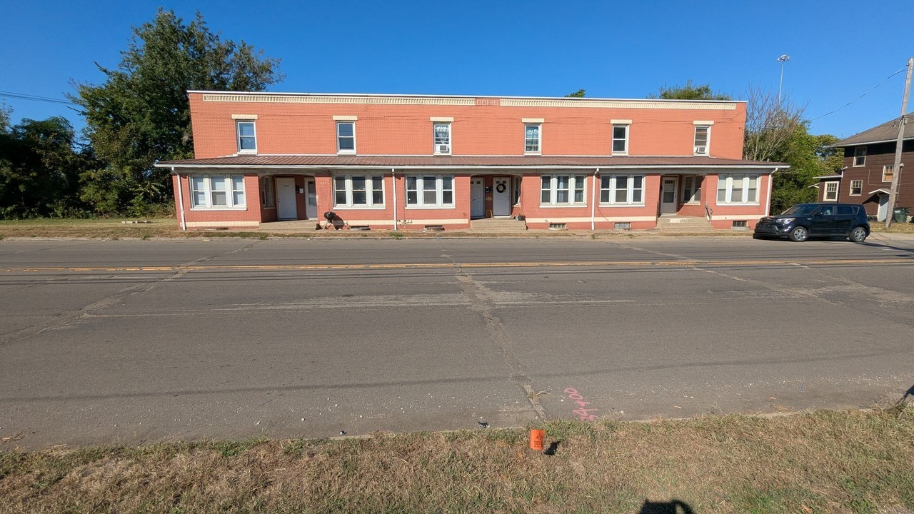 1301 Erie Avenue Southwest - Photo 2 of 22