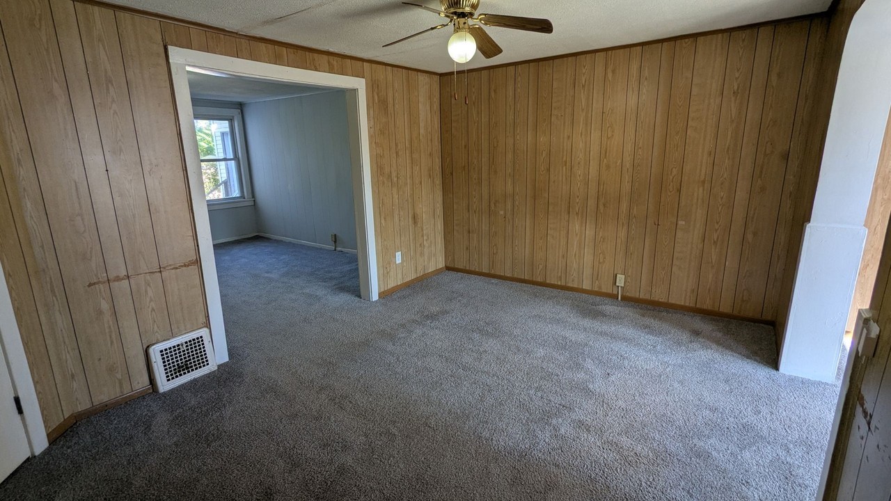 1301 Erie Avenue Southwest - Photo 3 of 22