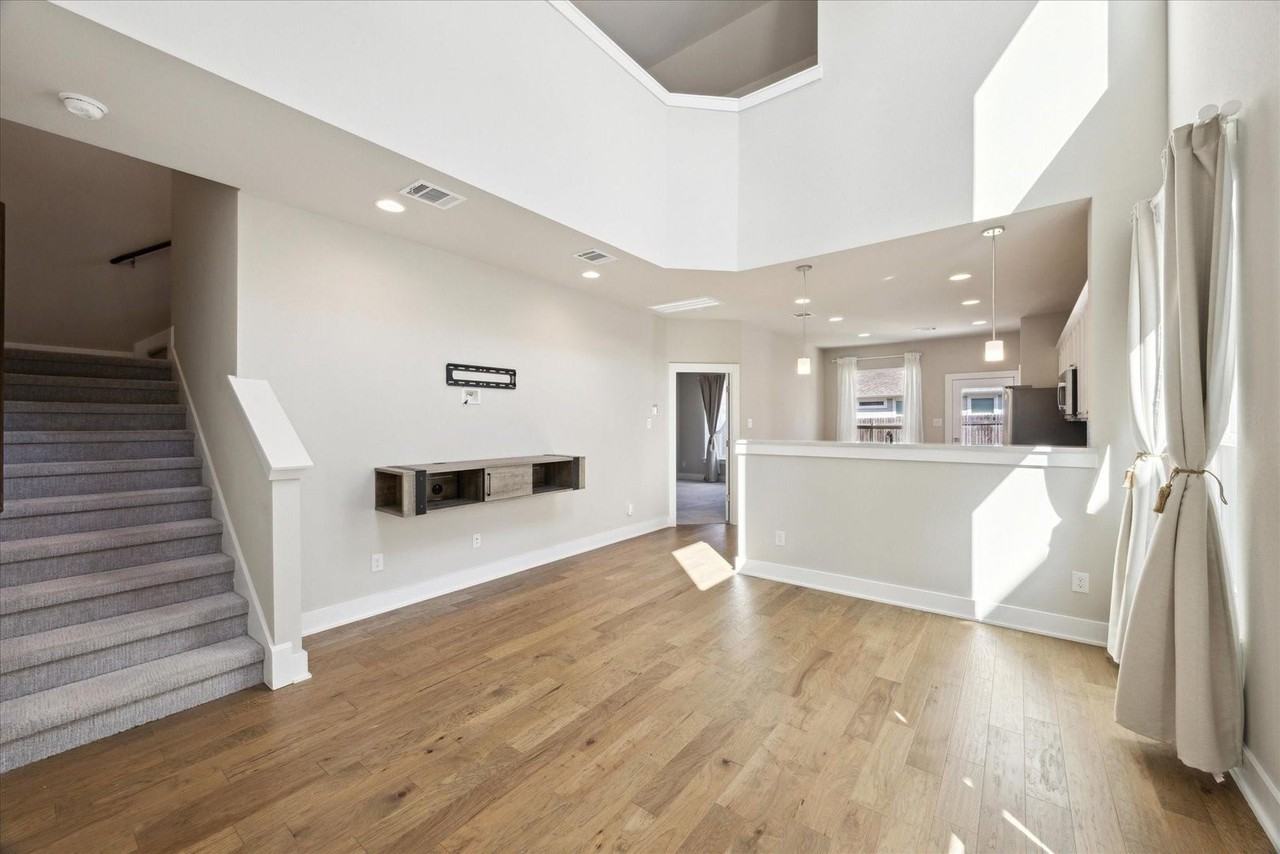 113 Elisha Dr - Photo 2 of 12