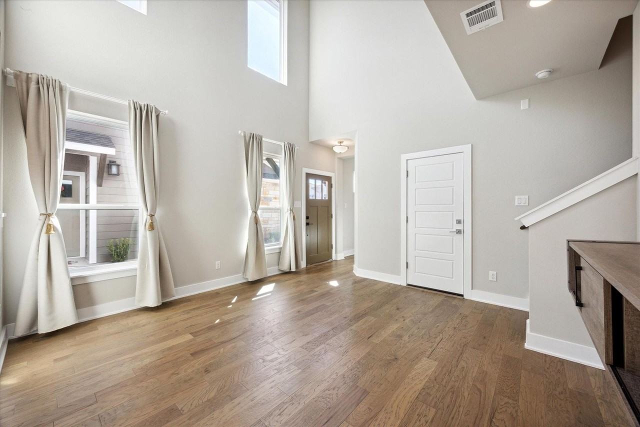 113 Elisha Dr - Photo 3 of 12