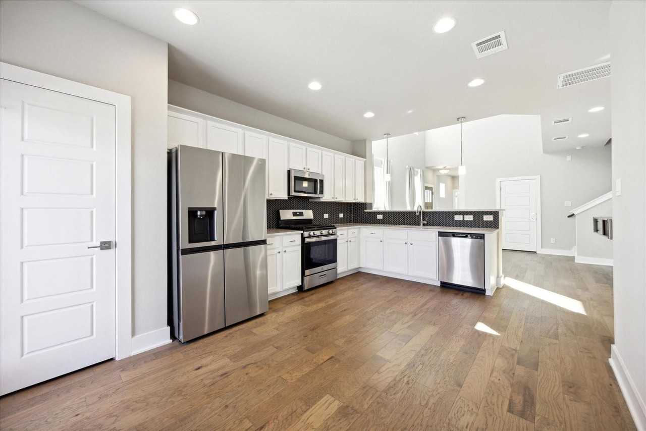 113 Elisha Dr - Photo 4 of 12