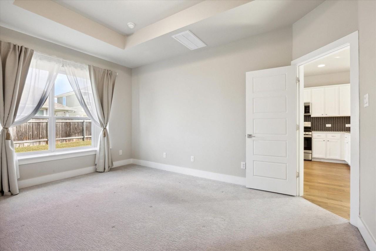 113 Elisha Dr - Photo 5 of 12