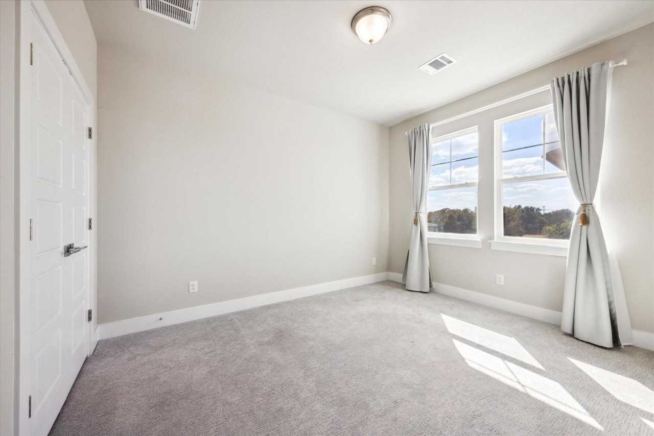 113 Elisha Dr - Photo 6 of 12