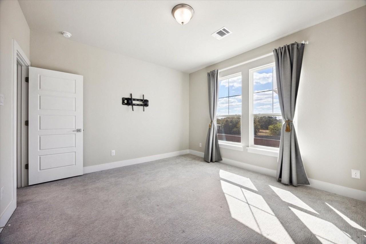 113 Elisha Dr - Photo 7 of 12