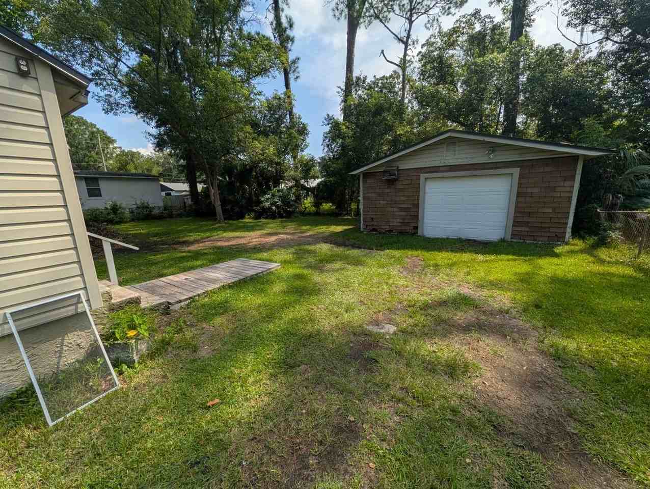 849 Superior St - Photo 2 of 10