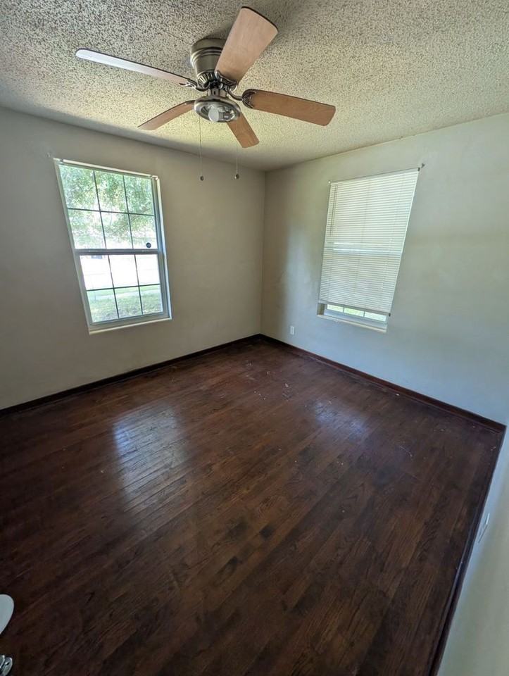 849 Superior St - Photo 6 of 10