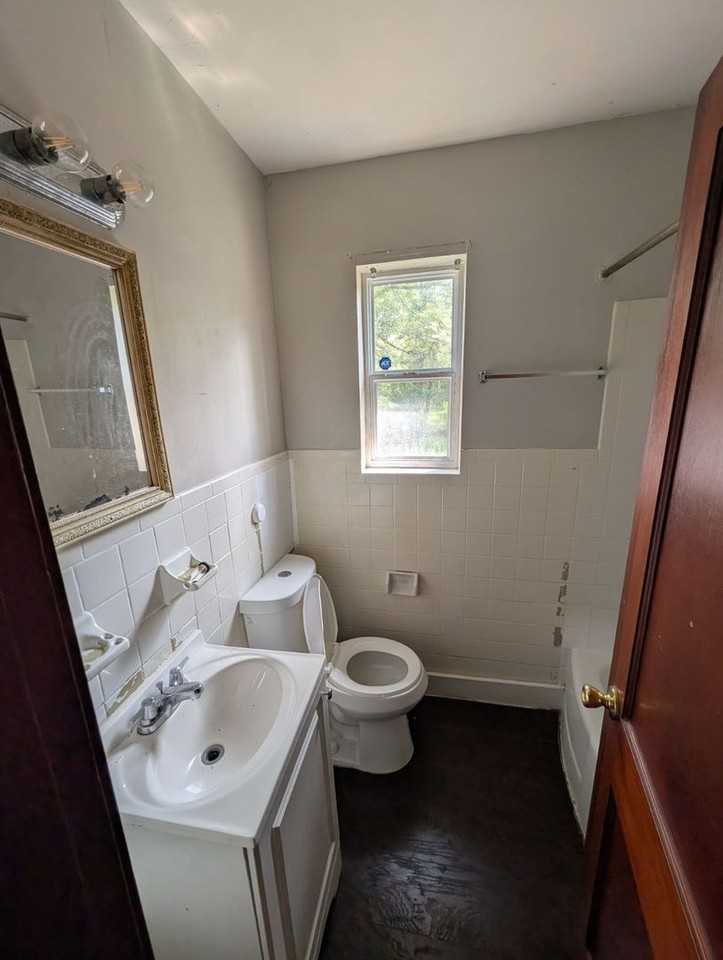 849 Superior St - Photo 7 of 10