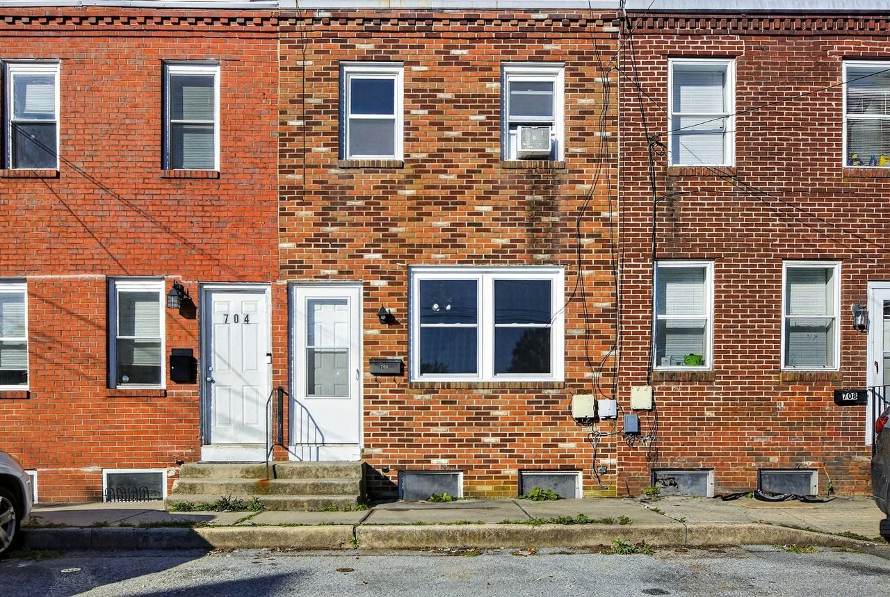 706 Clark St - Photo 2 of 25