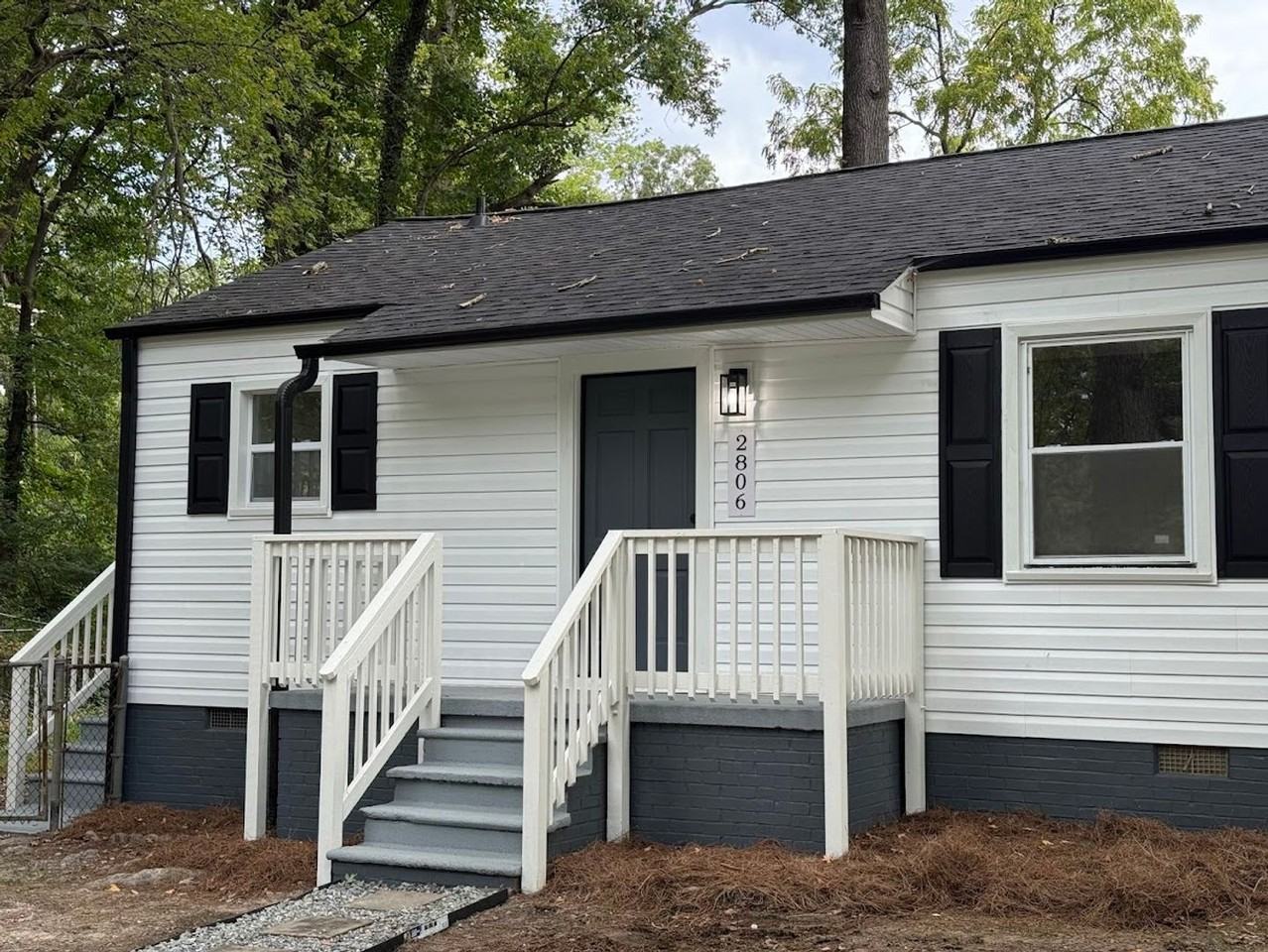 2806 Robin Hood Dr - Photo 2 of 25
