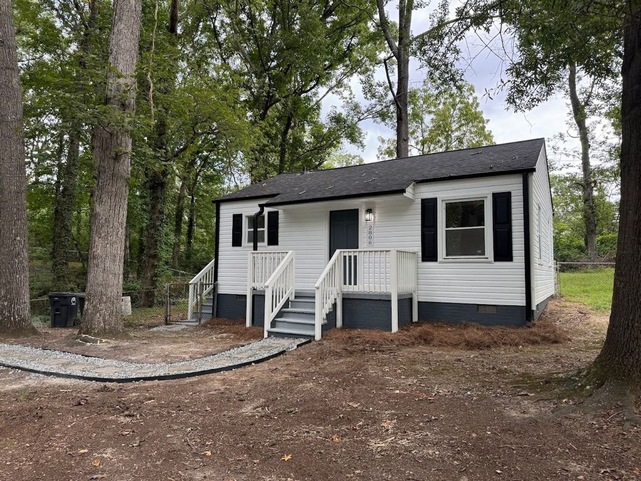 2806 Robin Hood Dr - Photo 3 of 25
