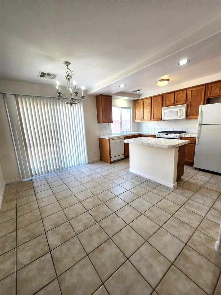 6650 Melodic Ct - Photo 3 of 23