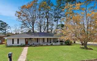 featured image of 1208 38th Ave E