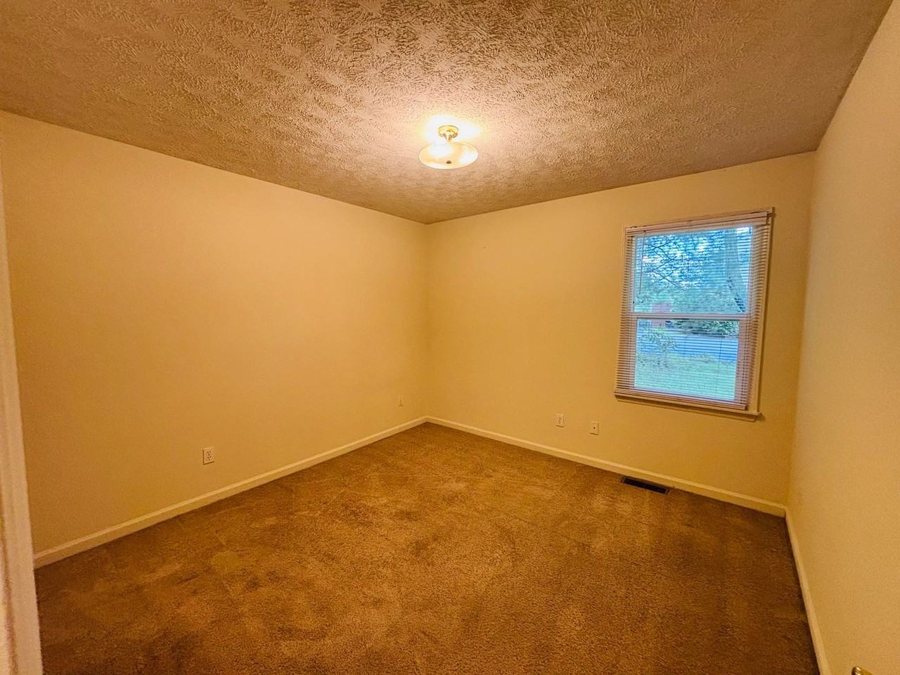 205 Broce Dr - Photo 6 of 13