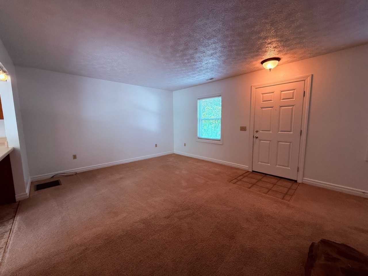 350 Warren St - Photo 4 of 17