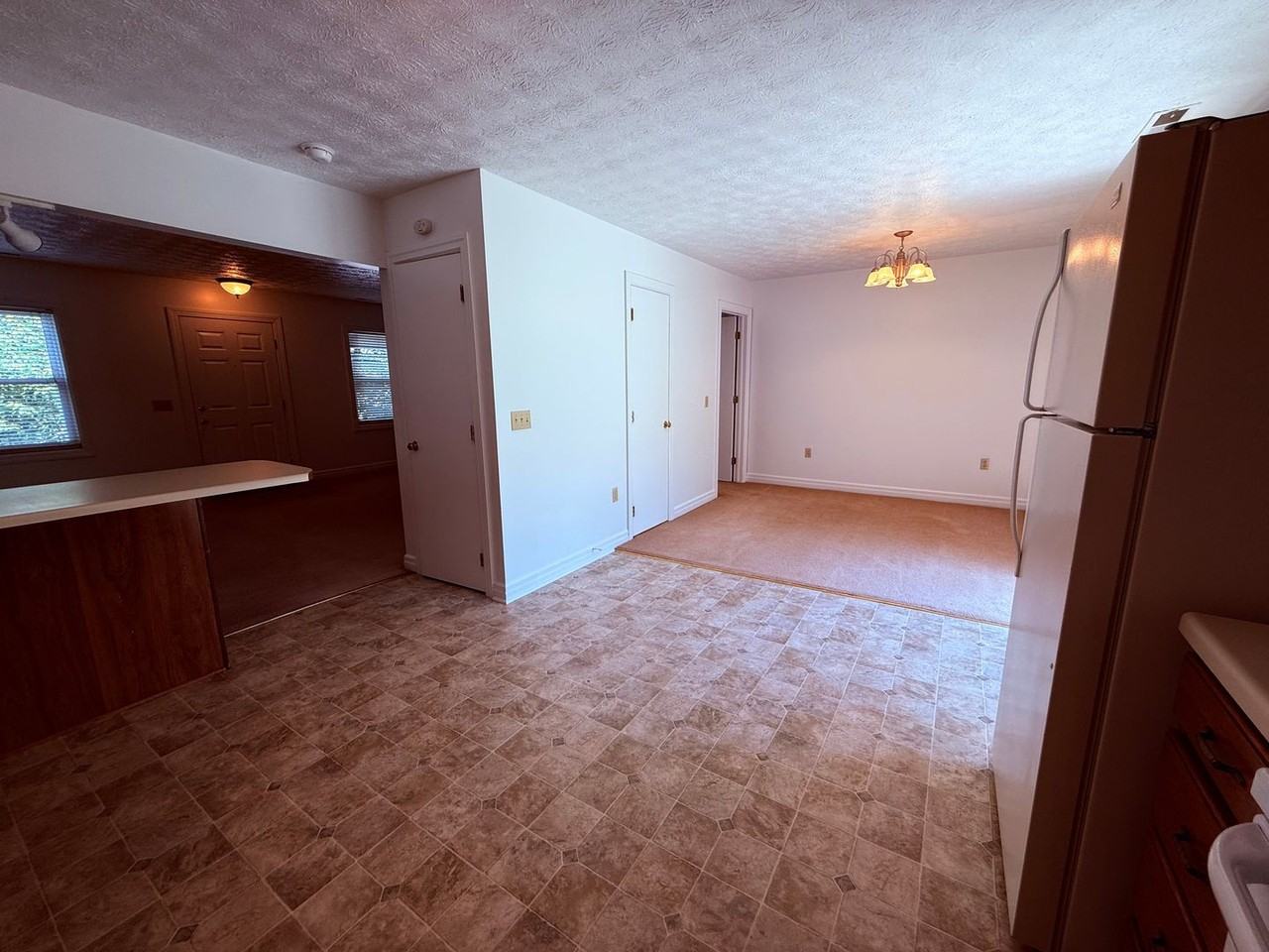350 Warren St - Photo 6 of 17