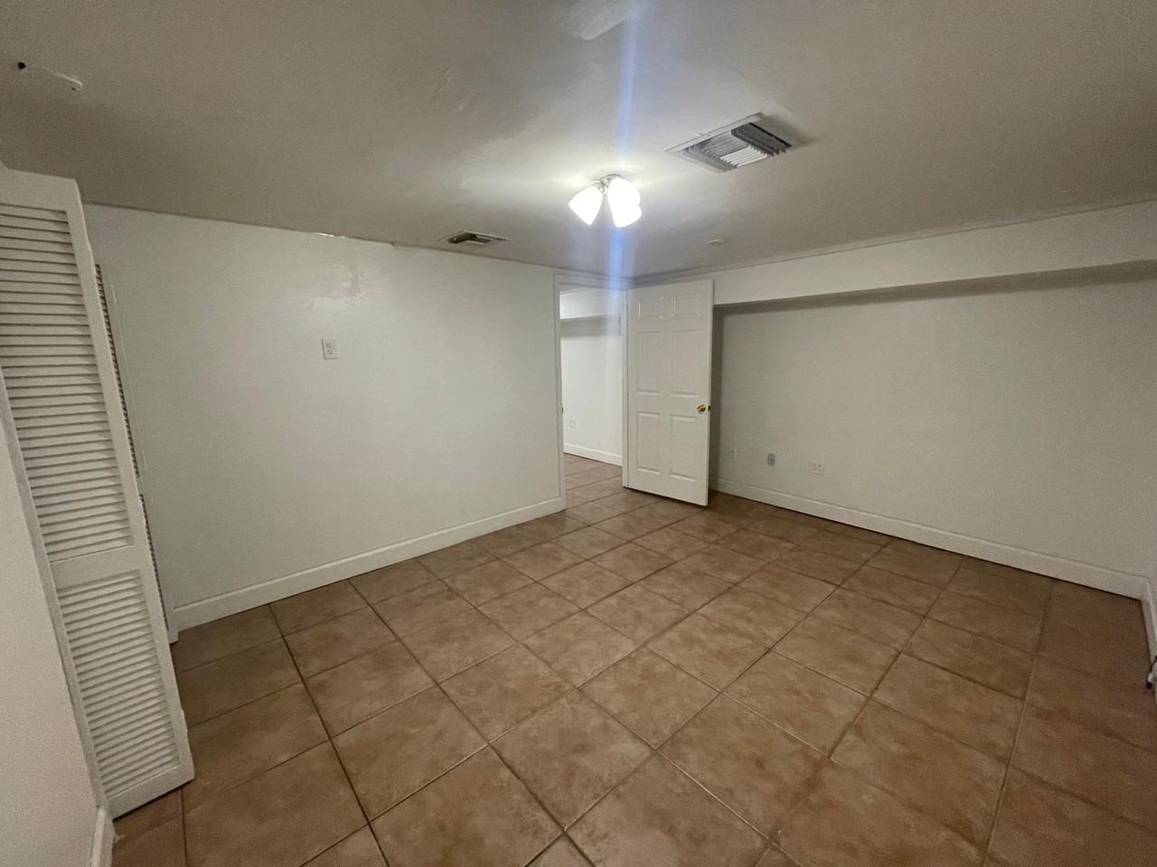 634 East 30th Street - Photo 5 of 10