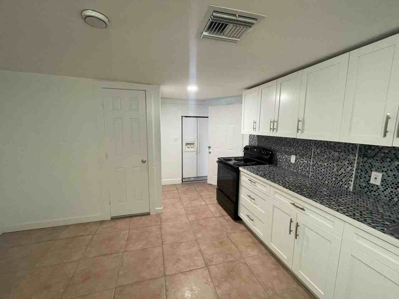 634 East 30th Street - Photo 2 of 10