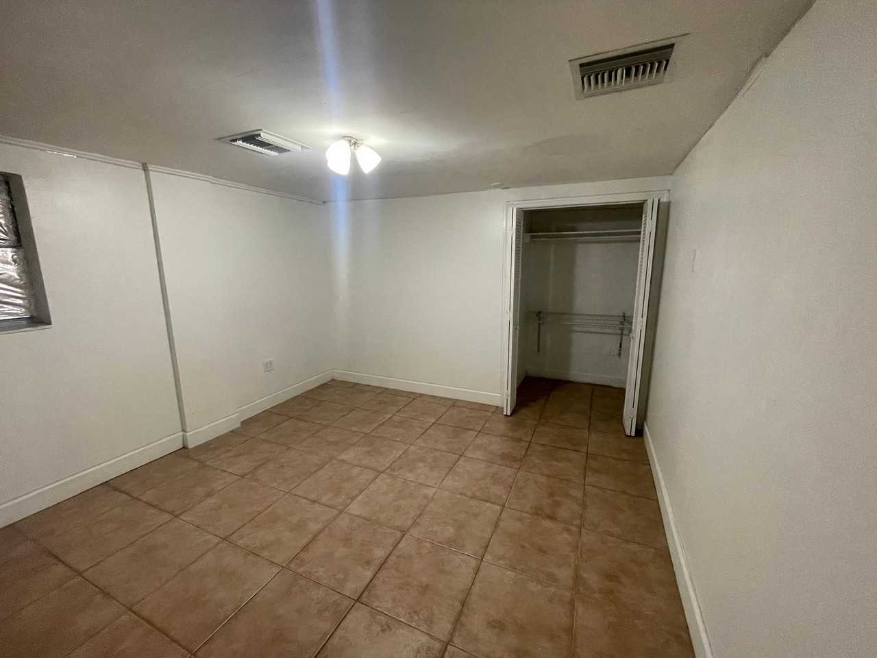 634 East 30th Street - Photo 6 of 10