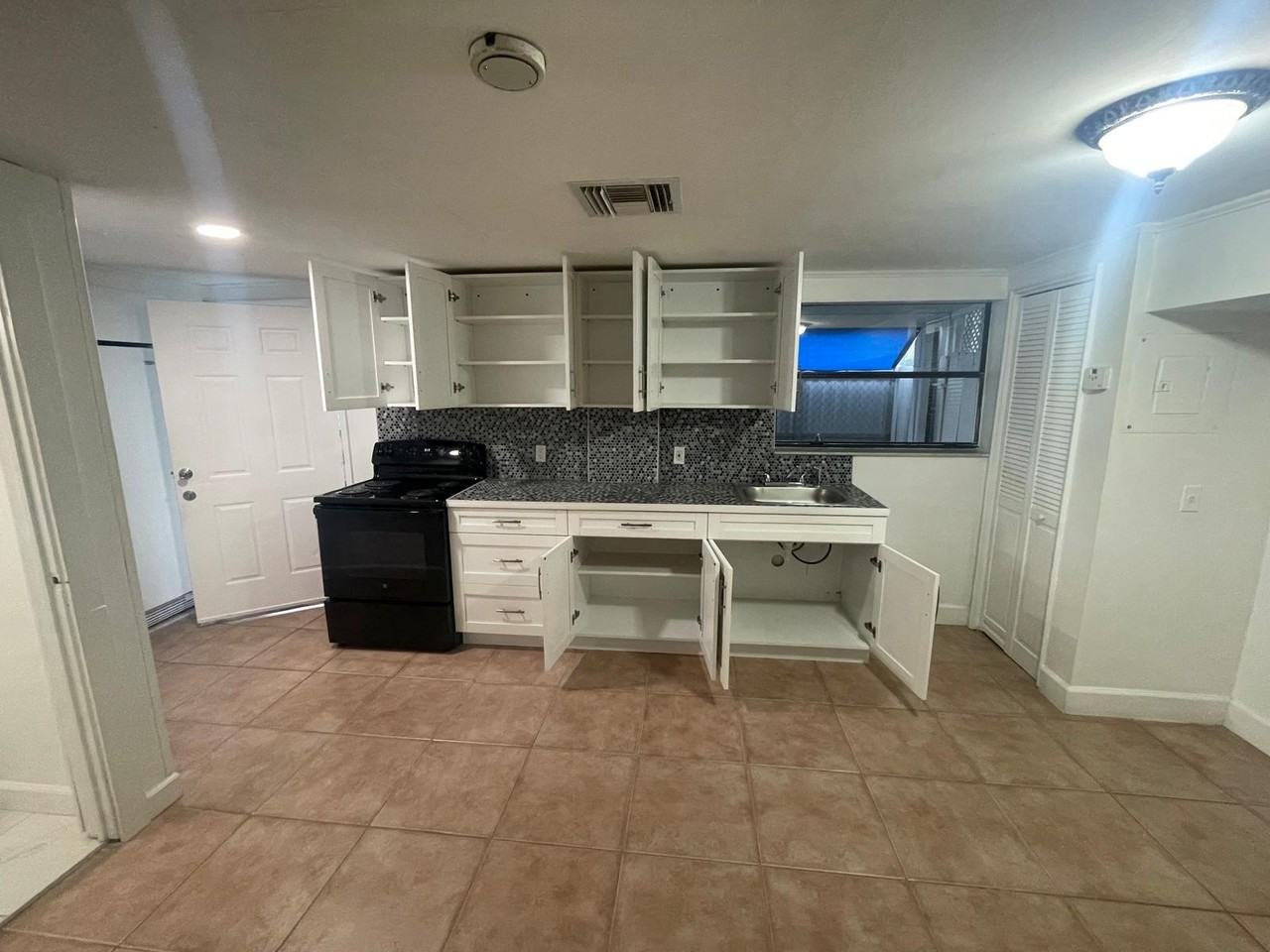 634 East 30th Street - Photo 3 of 10