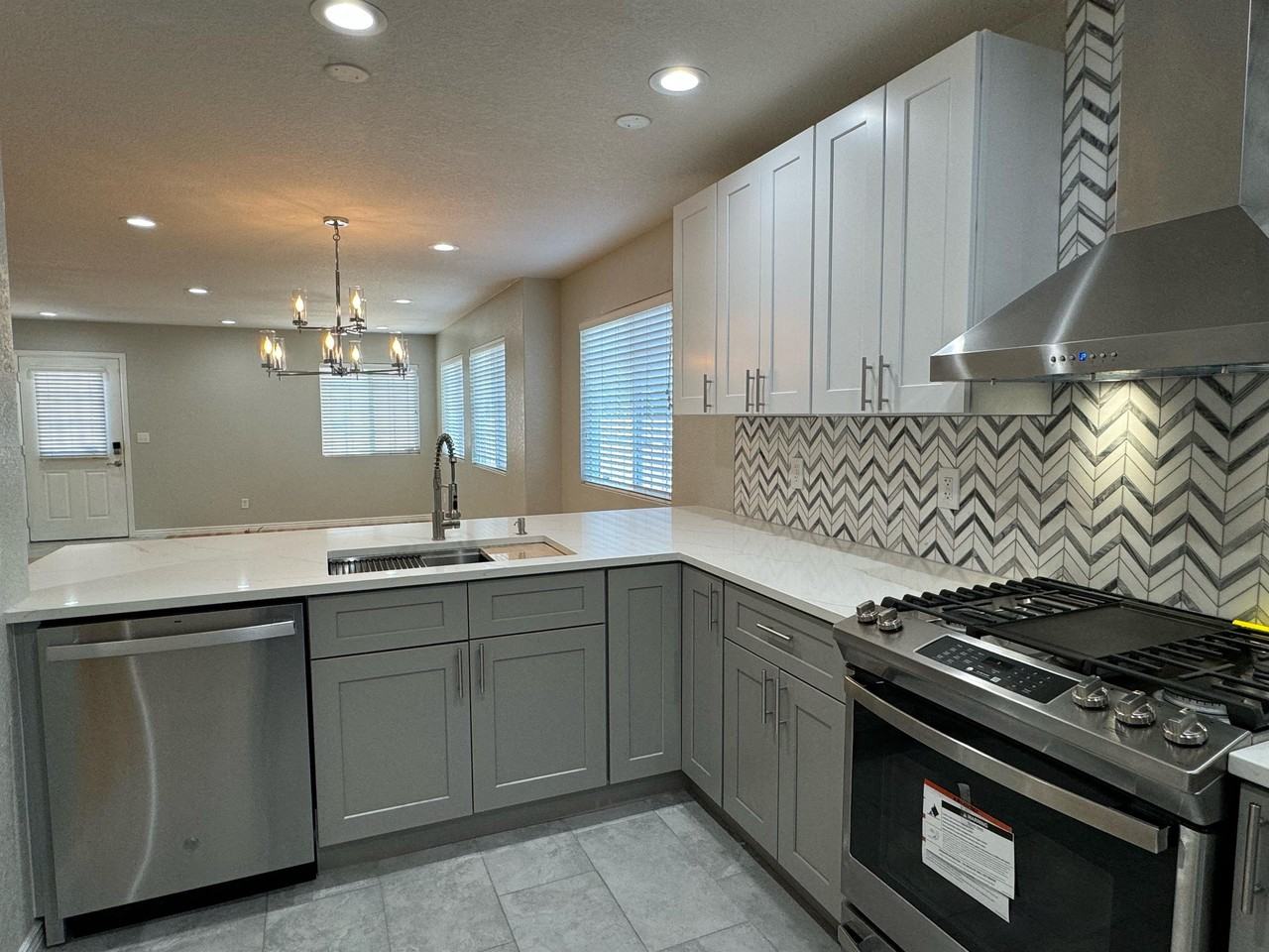 135 Galapago St - Photo 7 of 50