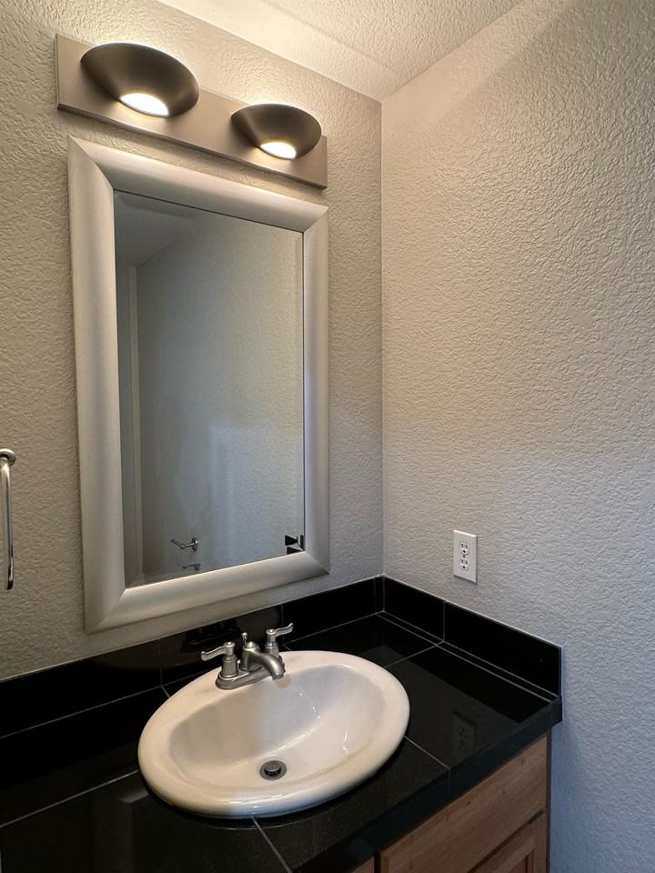 135 Galapago St - Photo 5 of 50