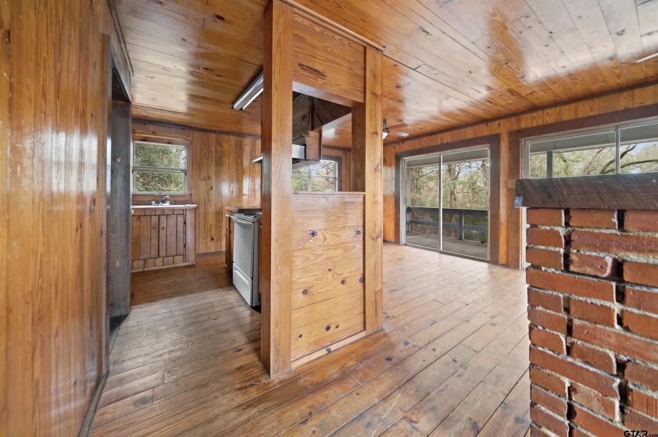 20973 Lakeview Dr - Photo 7 of 20