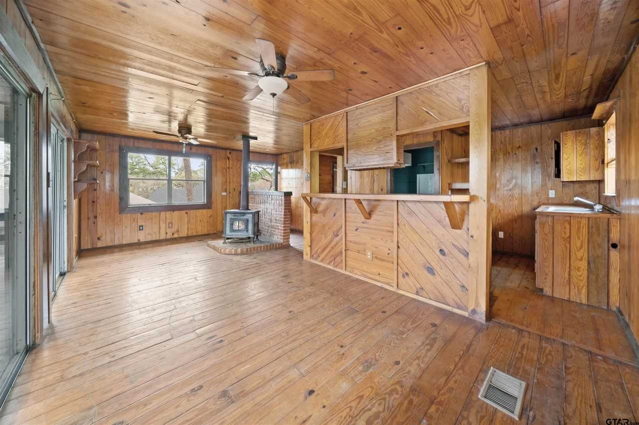 20973 Lakeview Dr - Photo 2 of 20