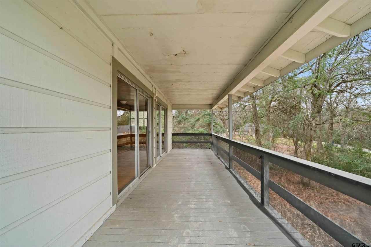 20973 Lakeview Dr - Photo 4 of 20