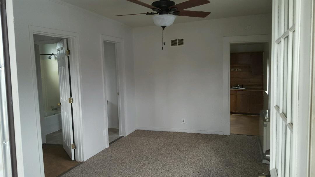 1911 Sampson St - Photo 2 of 15