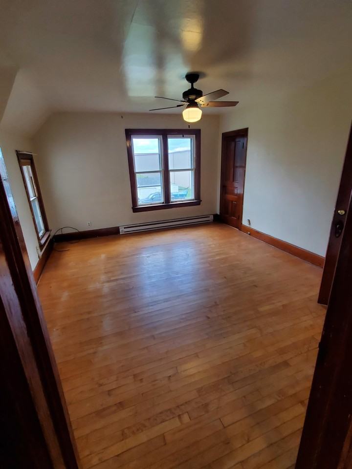 1815 11th St - Photo 5 of 14